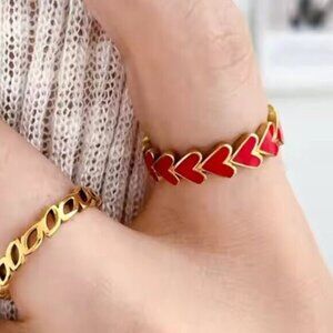 Adorable Heart Ring Non-tarnish Gold Ring Stacking Ring Red Hearts size 6,7,8